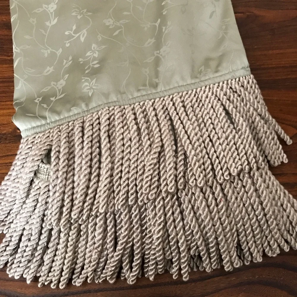 ▪️Custom Made Silk Throw with Tassels